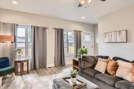 New Build 5 Min To Broadway Sleeps 10 Villa Nashville Dış mekan fotoğraf