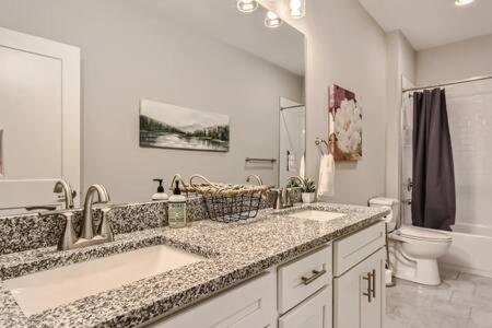 New Build 5 Min To Broadway Sleeps 10 Villa Nashville Dış mekan fotoğraf